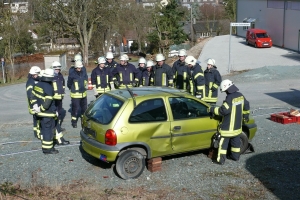 2017-03-12 THVU Eingeklemmte Person mit FFW-Riedelbach